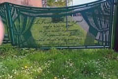 Oscar Wilde gate on the towpath.below the prison.